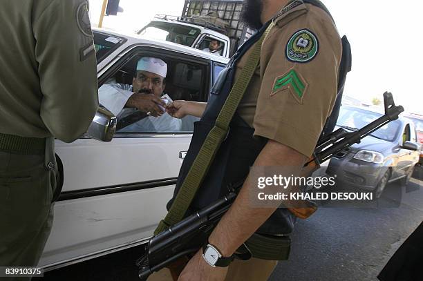 Mutawa Saudi Hajj Police Photos and Premium High Res Pictures - Getty Images