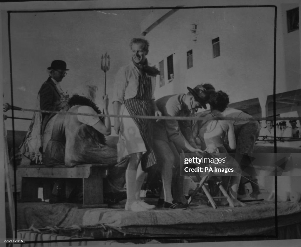 Royalty - Queen Elizabeth II Commonwealth Tour