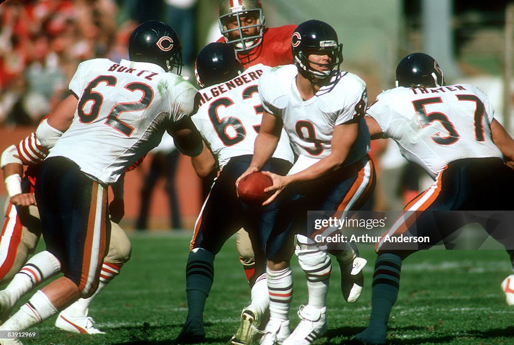 Chicago Bears offensive linemen Jay Hilgenberg , Tom Thayer , and