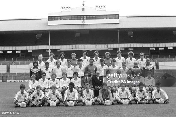 Tottenham Hotspur squad for the 1979-80 season. Don McAllister, Glenn Hoddle, Ricardo Villa, Mark Kendall, John Lacy, Colin Lee, Barry Daines, Mark...