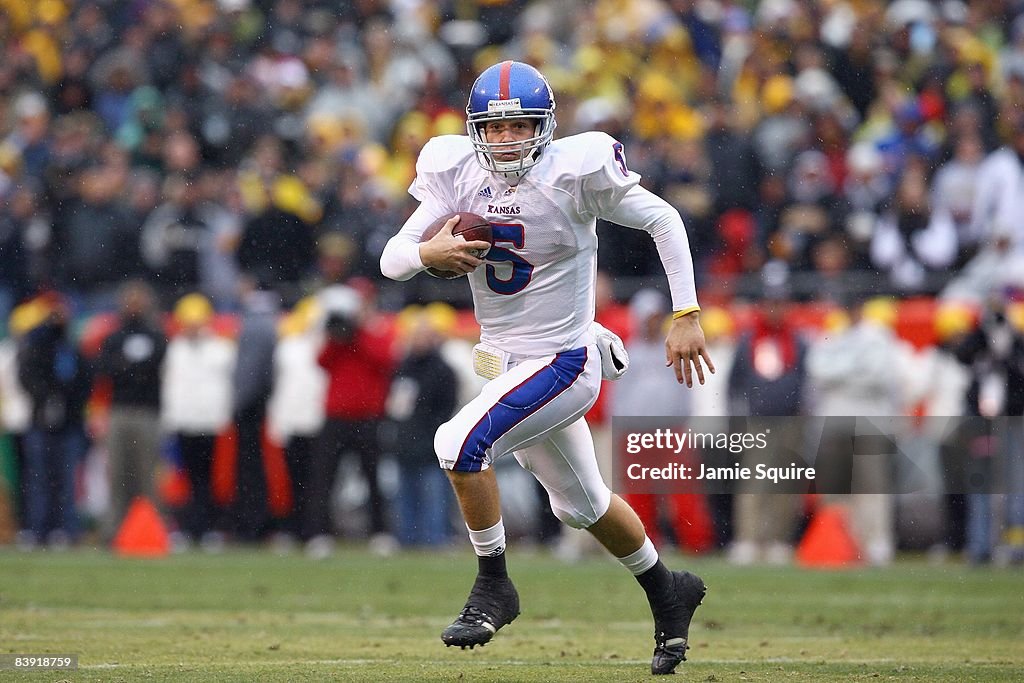 Dirk Reesing Quarterback Todd Reesing of the Kansas Jayhawks runs the ball during ...