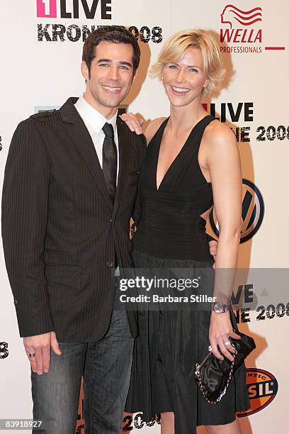 Jo Weil and Anne Wiess attend the ''1Live Krone'' awards on December 4, 2008 in Bochum, Germany.