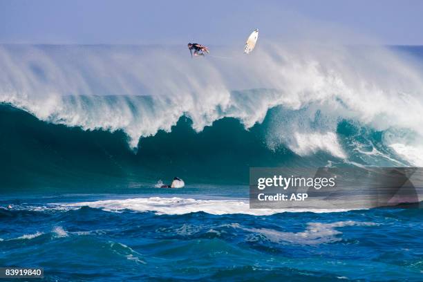 Joel Parkinson of Australia competes in the O'Neill World Cup of Surfing at Sunset Beach December 4, 2008 in Oahu, Hawaii.