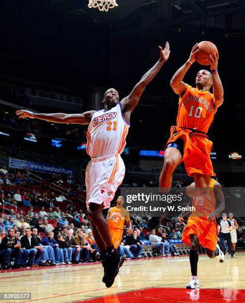 Will Conroy of the Albuquerque Thunderbirds goes up for a shot against Patrick Sanders the Iowa Energy on December 04, 2008 at Wells Fargo Arena in...