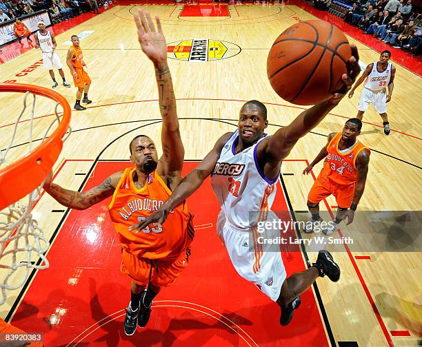 Cory Underwood of the Albuquerque Thunderbirds tries to block a shot against Patrick Sanders of the Iowa Energy on December 04, 2008 at Wells Fargo...