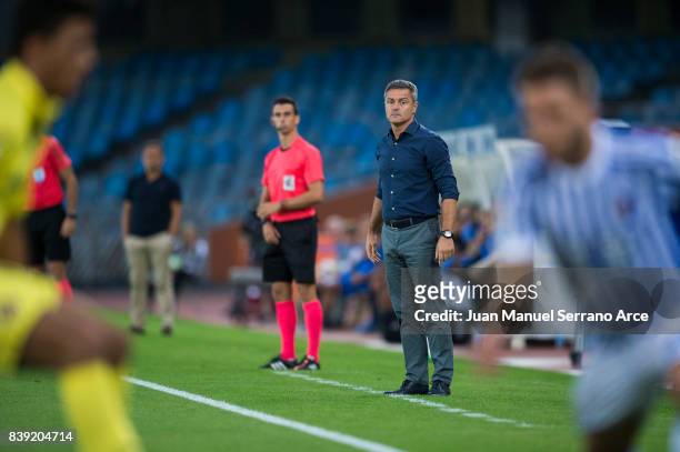 Head coach Fran Escriba of Villarreal CF reacts during the La Liga match between Real Sociedad de Futbol and Villarreal CF at Estadio Anoeta on...