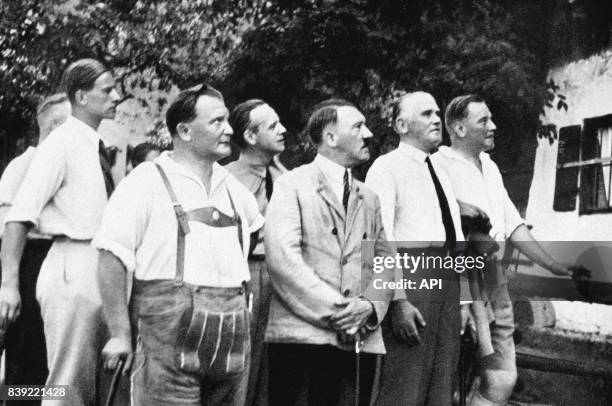 Hermann Göring et Adolf Hitler visitant la maison de Dietrich Eckart à Berchtesgaden, en Allemagne, pendant leurs vacances d'été.