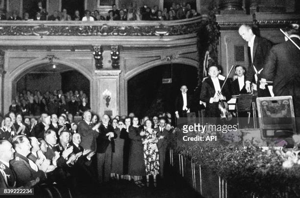 Concert philharmonique à Berlin sous la direction du chef d'orchestre allemand Wilhelm Furtwängler, en présence d'Adolf Hitler, en Allemagne.
