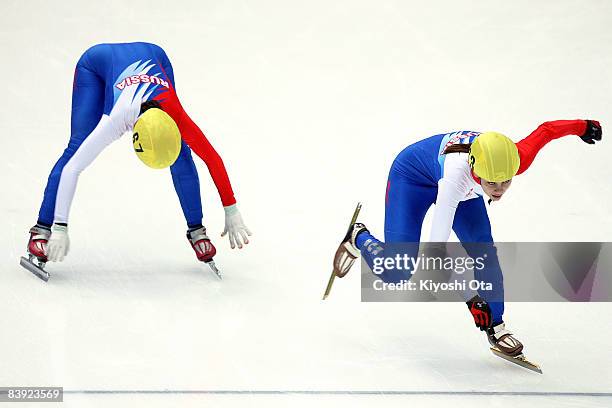 Russian team make the exchange in the Ladies 3000m Relay heat during the Samsung ISU World Cup Short Track 2008/2009 Nagano at Big Hat on December 5,...