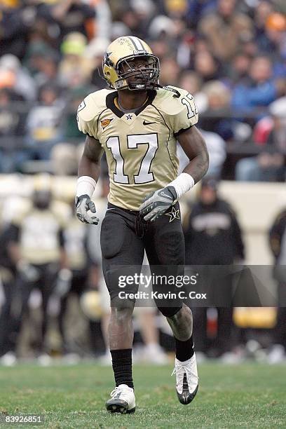 Moore of the Vanderbilt Commodores jogs on the field during the game against the Tennessee Volunteers at Vanderbilt Stadium on November 22, 2008 in...