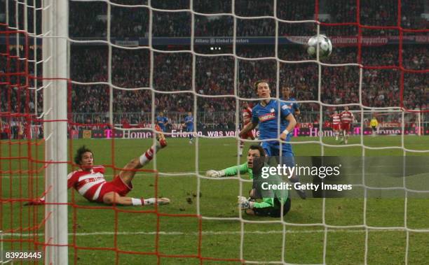 Luca Toni of Muenchen scores the winning goal during the Bundesliga match between FC Bayern Muenchen and 1899 Hoffenheim at the Allianz Arena on...