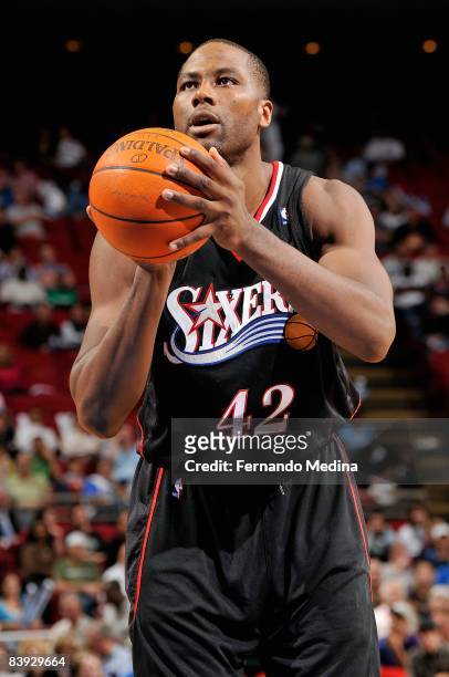 Elton Brand of the Philadelphia 76ers shoots a free throw during the game against the Orlando Magic on November 6, 2008 at Amway Arena in Orlando,...