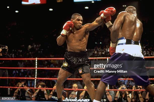 Holyfield Ripped Box Holyfield Tyson Action Photos and Premium High Res Pictures - Getty ...