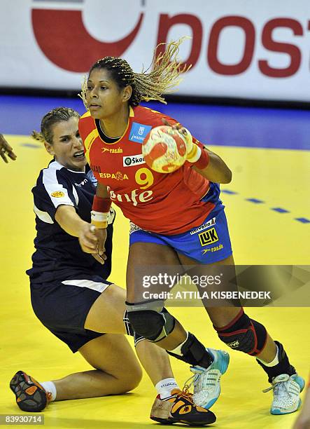 Spanish Marta Mangue vies with Portuguese Ana Seabra during the 8th Women's Handball European Championships match on December 5 in "Biljanini Izvori"...