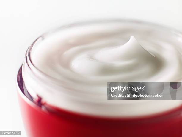 close up cream in jar - 保湿クリーム ストックフォトと画像