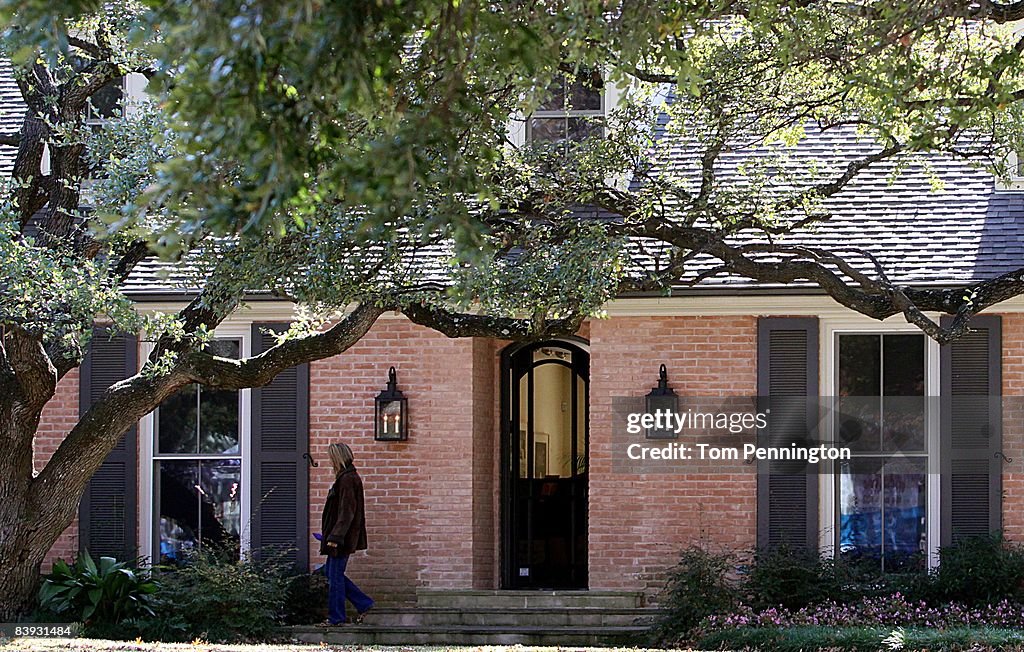 President Bush And First Lady Buy Home In Dallas