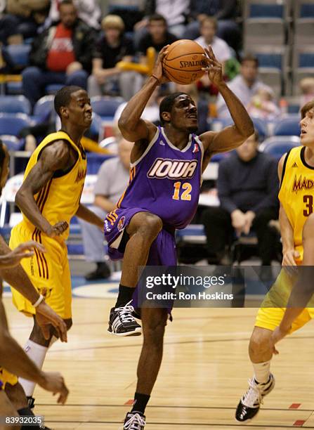 Othyus Jeffers of the Iowa Energy looks to score on the Fort Wayne Mad Ants at Allen County Memorial Coliseum on December 5, 2008 in Fort Wayne,...
