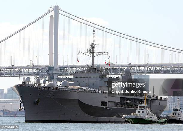 The USS Blue Ridge approaches Harumi Pier on December 6, 2008 in Tokyo, Japan. The warship, which was commissioned on November 14 has been forward...