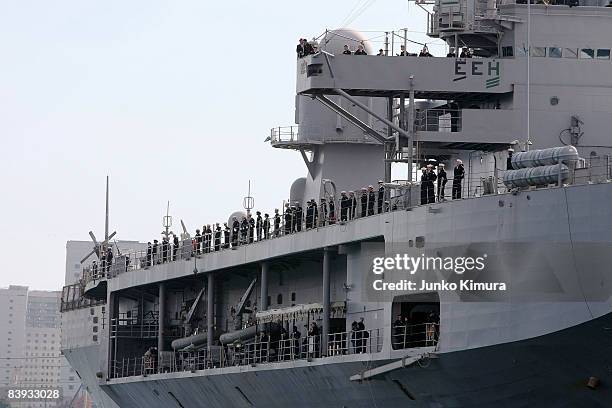 The USS Blue Ridge approaches Harumi Pier on December 6, 2008 in Tokyo, Japan. The warship, which was commissioned on November 14 has been forward...