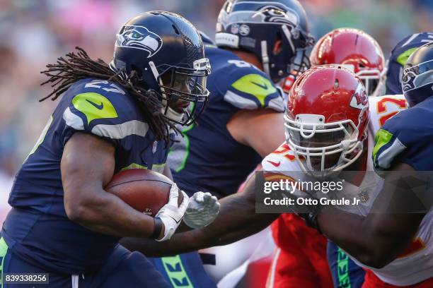 Running back Eddie Lacy of the Seattle Seahawks rushes against the Kansas City Chiefs at CenturyLink Field on August 25, 2017 in Seattle, Washington.