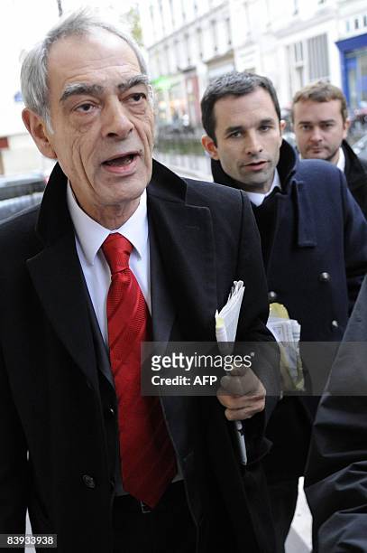French socialist Henri Emmanuelli and third-place contender for the French socialist party leadership Benoit Hamon arrive on November 25, 2008 at La...