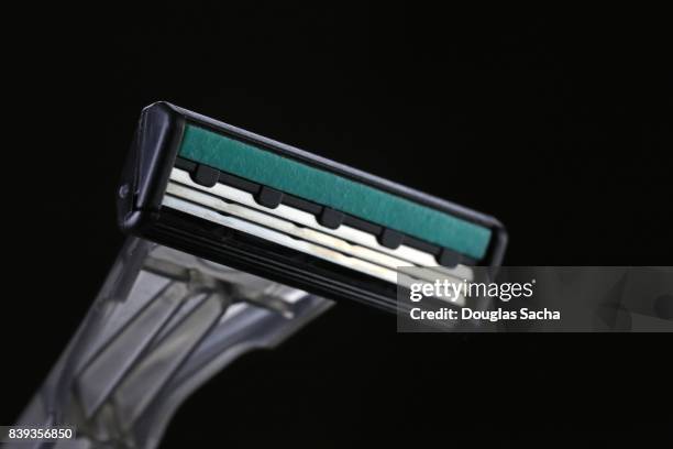 safety razor with lubrication strip - safety shave razor stock-fotos und bilder