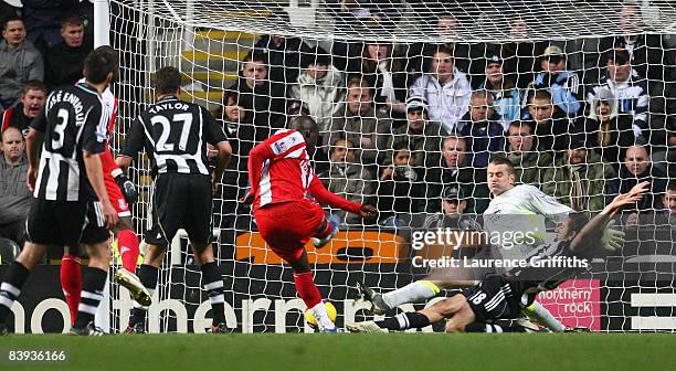 Abdoulaye Faye of Stoke City scores an injury time equaliser past Shay Given of Newcastle during the Barclays Premier League match between Newcastle...