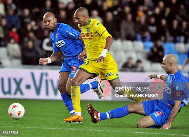 Nantes' forward Aurelien Capoue vies with Lyon's defenders Jean-Alain Boumsong and Cris during their French League 1 Football match Nantes versus...