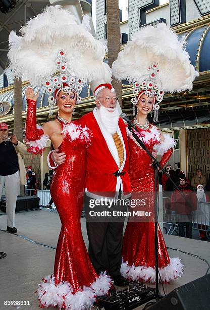 Showgirl Heather Remillard, Las Vegas Mayor Oscar Goodman and showgirl Brooke Opheim appear before the start of Opportunity Village's fourth annual...