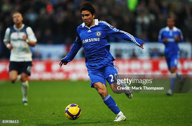 Deco of Chelsea runs with the ball during the Barclays Premier League match between Bolton Wanderers and Chelsea at the Reebok Stadium on December 6,...