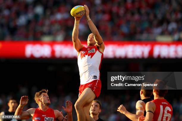 Sam Reid of the Swans marks during the round 23 AFL match between the Sydney Swans and the Carlton Blues at Sydney Cricket Ground on August 26, 2017...