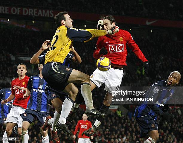 Manchester United's Bulgarian player Dimitar Berbatov challenges for the ball against Sunderland's Hungarian goalkeeper Marton Fulop during a...