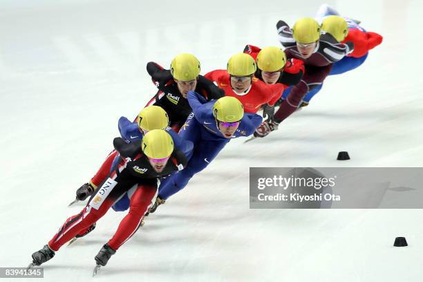 Lee Ho-suk of South Korea competes with other competitors in the Men's 1500m final during the Samsung ISU World Cup Short Track 2008/2009 Nagano at...