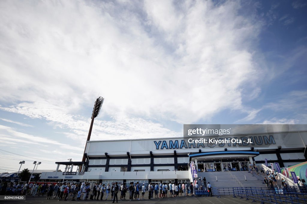 Jubilo Iwata v Vissel Kobe - J.League J1
