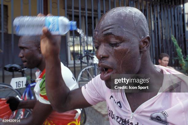 3eme Tour International du Cameroun - 6eme v⌐tape Douala - Kribi, Coureur camerounais aprv°s l'arrivv⌐e de la plus longue v⌐tape du Tour