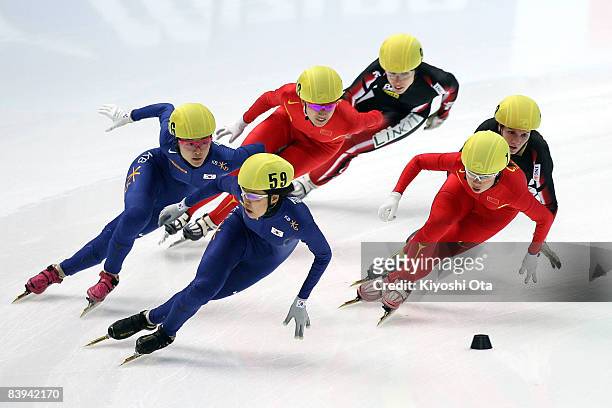 The South Korean, Chinese and Canadian teams make the exchange in the Ladies' 3000m Relay final during the Samsung ISU World Cup Short Track...
