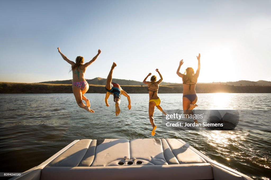 A group of freinds enjoying a day at the lake