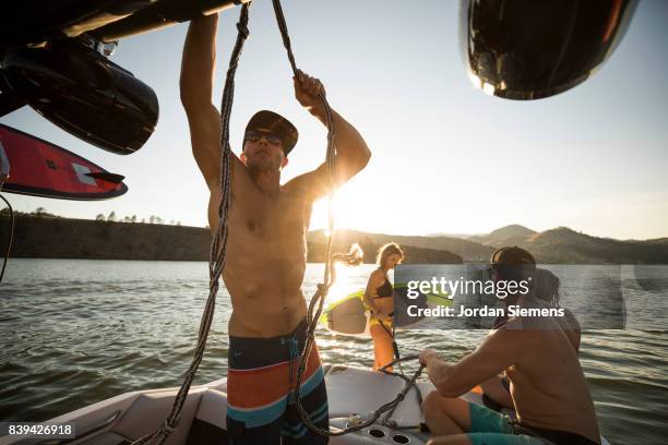 a group of freinds enjoying a day at the lake - wakeboarden stock-fotos und bilder