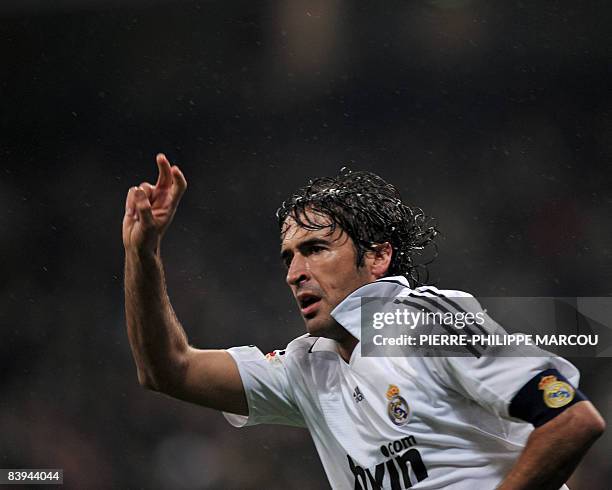 Spanish Raul 2,125 Spanish Striker Raul Stock Photos, High-Res Pictures, and Images ...