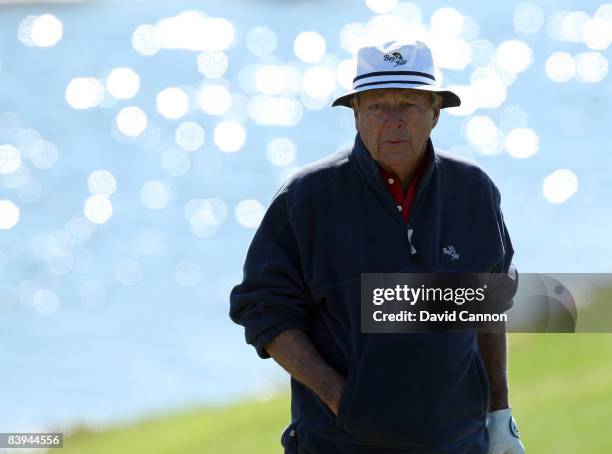 Arnold Palmer of the USA at the 8th hole during the final round of the Del Webb Father Son Challenge on the International Course at Champions Gate...
