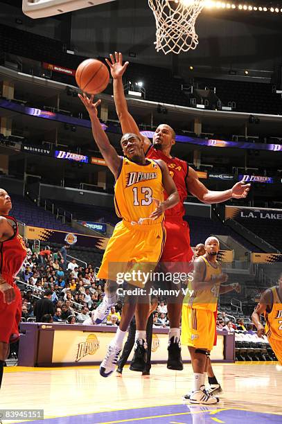 Brandon Heath of the Los Angeles D-Fenders puts up a shot during the game against the Tulsa 66ers at Staples Center on December 7, 2008 in Los...