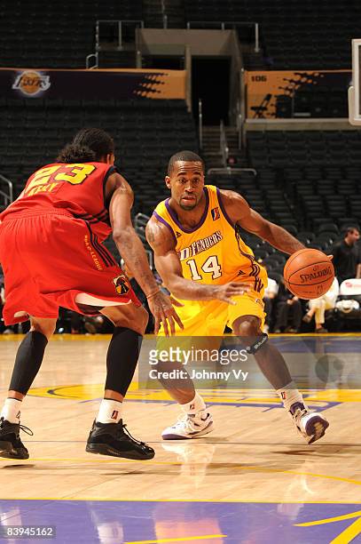 Joe Crawford of the Los Angeles D-Fenders drives against Jeremy Kelly of the Tulsa 66ers at Staples Center on December 7, 2008 in Los Angeles,...