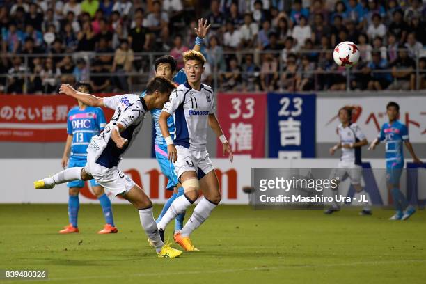 Shun Nagasawa of Gamba Osaka heads the ball to score his side's second goal during the J.League J1 match between Sagan Tosu and Gamba Osaka at Best...