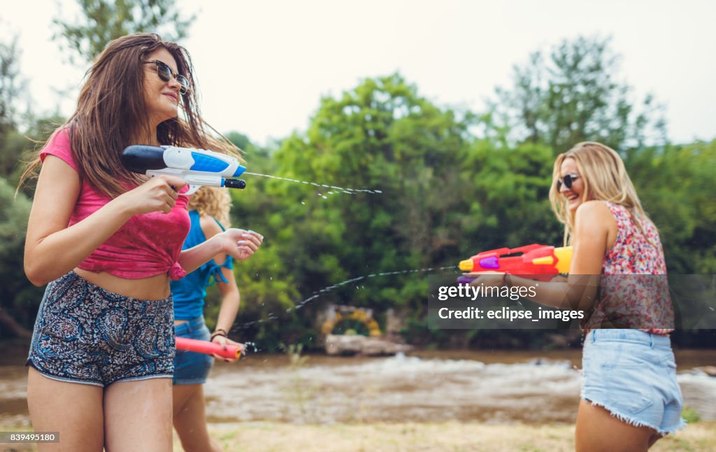 Squirt guns fights