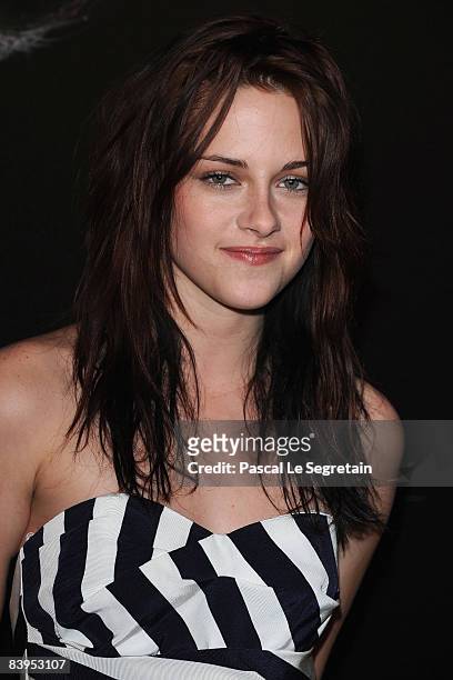 Actress Kristen Stewart poses during a photocall for the Catherine Hardwicke's film "Twilight" on December 8, 2008 at the Crillon Hotel in Paris,...