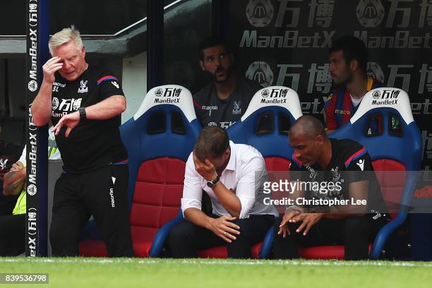Frank de Boer, Manager of Crystal Palace looks dejected after the Premier League match between Crystal Palace and Swansea City at Selhurst Park on...