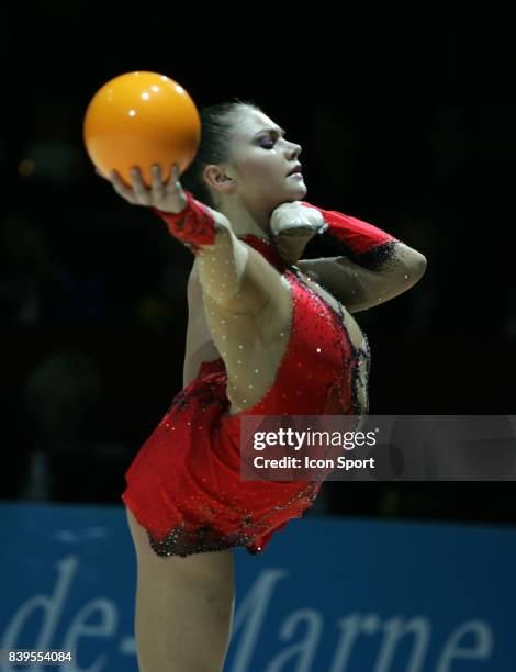 Alina KABAEVA (RUS - - Internationaux de Gymnastique Rythmique et Sportive de Thiais 2006 -