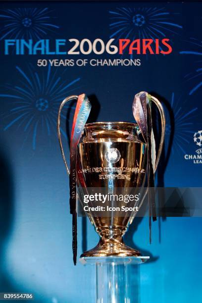 Le nouveau trophee de la Champions League - Tirage au sort de la Champions League - - Mairie de Paris -