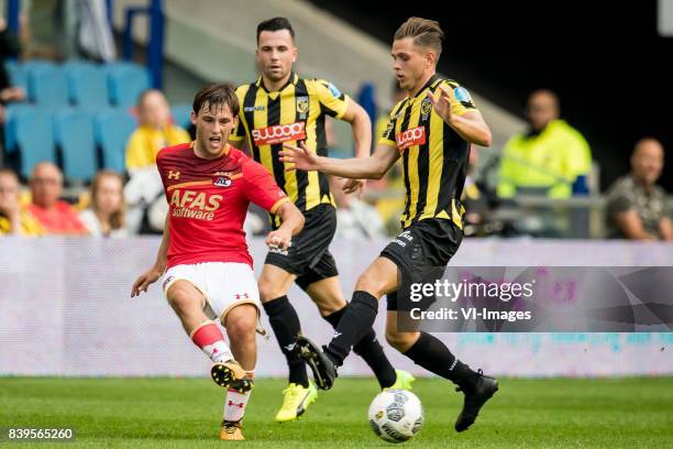 Joris van Overeem of AZ, Thomas Bruns of Vitesse, Charlie Colkett of Vitesse during the Dutch Eredivisie match between Vitesse Arnhem and AZ Alkmaar...