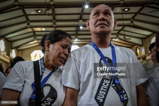 Lorenza and Saldy Delos Santos weep during the funeral rites of their son Kian Loyd Delos Santos in Caloocan, Metro Manila, Philippines, August 26,...